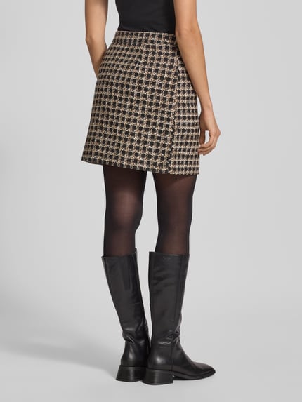 YAS Slim Fit Minirock in Wickel-Optik Modell 'Vismo' Black 5