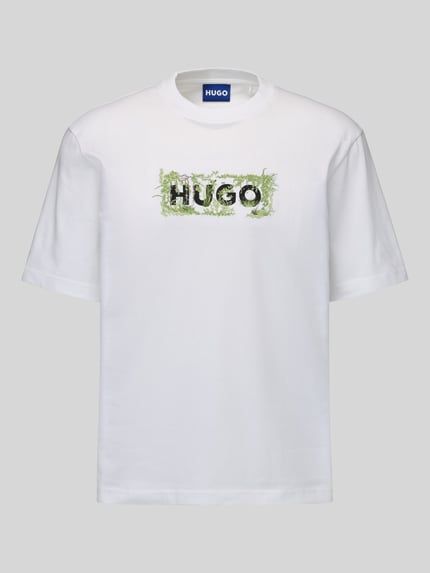Produktfoto, weißes Regular Fit T-Shirt aus reiner Baumwolle Modell 'Niviotee' von HUGO, Motiv-Print und Label Print auf der Front, unifarben, Jerseytextur