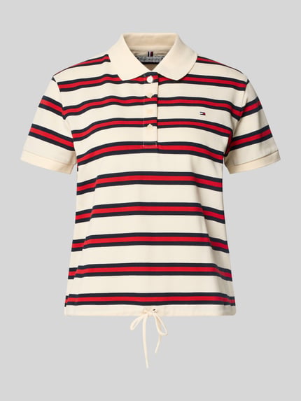 Produktfoto, Regular Fit Poloshirt aus Baumwoll-Mix von Tommy Hilfiger, Optik: Unifarben, Muster: Gestreift, Logo-Detail, Polokragen, kurze Knopfleiste, Kurzarm, gerippter Ärmelabschluss, Tunnelzug am Rumpfabschluss, Piqué Materialverarbeitung, in Creme mit blauen und roten Streifen.