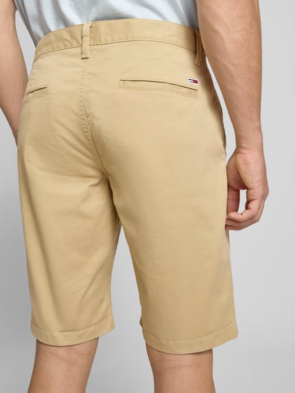 Tommy Jeans Szorty chinosy o kroju slim fit z mieszanki bawełny model ‘SCANTON’ Beżowy 3