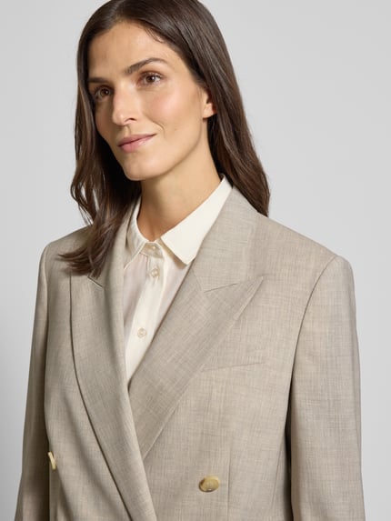 Frauenmodel trägt Regular Fit Blazer aus reiner Schurwolle Modell 'JALETO9' von BOSS, Optik: Unifarben, Melange, Nahaufnahme Oberkörper.