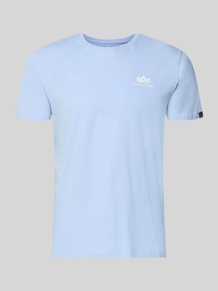 Produktfoto, hellblaues Herren T-Shirt mit Label-Details Modell 'BASIC' von Pegador aus Reine Baumwolle, Gerader-Schnitt, Rundhalsausschnitt