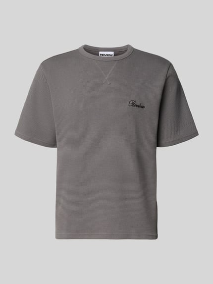 Produktfoto, graues T-Shirt mit Waffelstruktur, Rundhalsausschnitt und Label-Stitching, gerader Schnitt, T-Shirt mit Label-Stitching von REVIEW, Baumwoll-Mix