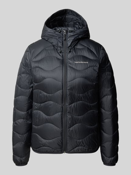 Produktfoto, schwarze Steppjacke mit Reißverschlusstaschen Modell 'Helium' von Peak Performance, glatte Textur, Kapuze, Regular Fit