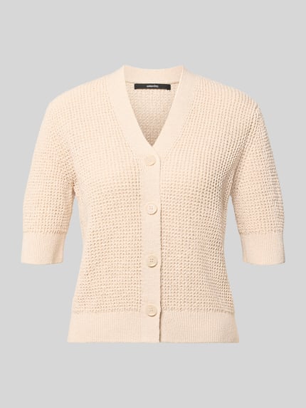 Produktfoto, Cardigan mit V-Ausschnitt Modell 'Temmy' von Someday, beiger Farbton, grobe Strickstruktur, Knopfleiste, halbe Ärmel, Regular Fit, Material-Mix mit Baumwoll-Anteil.