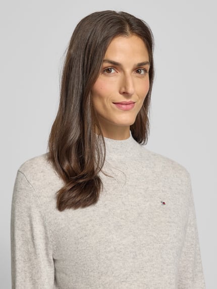 Tommy Hilfiger Sweter o kroju regular fit z mieszanki wełny i kaszmiru Jasnoszary 3