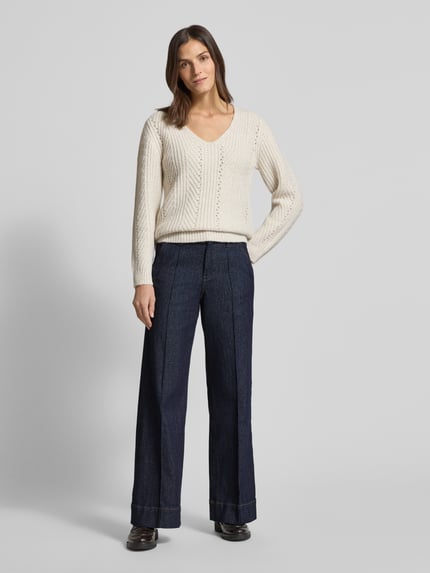 Vrouwenmodel draagt Wide Leg Jeans uit katoenmix van s.Oliver RED LABEL, glanzende look, high waist, 5-pocketmodel, denim, volledig frontaal.