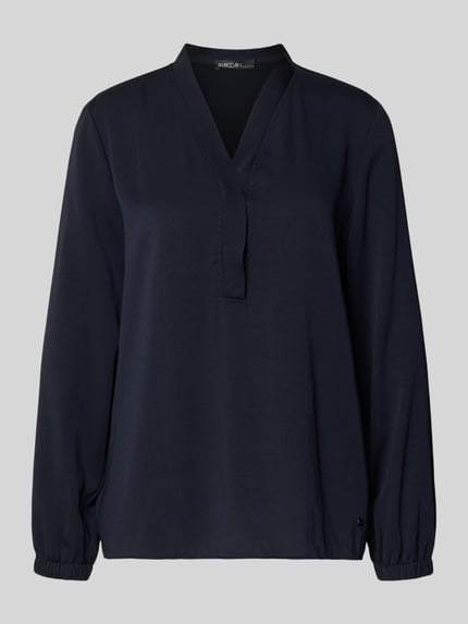 Produktfoto, Bluse mit V-Ausschnitt und Label-Detail von Marc Cain, dunkelblau, Loose-Fit, elastische Ärmelabschlüsse, glatte Textur, Rückenlänge 46 cm, Ärmellänge 60 cm, Damen