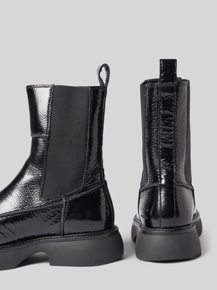 Productfoto, Boots met logodetail van Copenhagen, afgeronde pasvorm, glanslook, profielzool, hakhoogte maat 40: 4 cm, schachthoogte: 17 cm, schachtbreedte: 11 cm