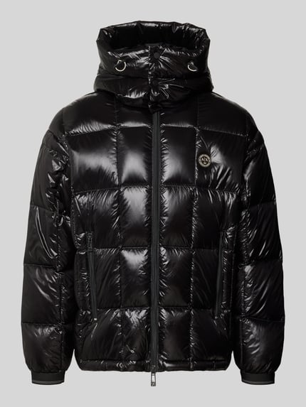 Produktfoto, Steppjacke mit Zweiwege-Reißverschluss von Armani Exchange in glänzendem Schwarz, gesteppte Textur, Label-Detail, Kapuze, Slim Fit