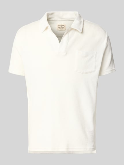 Produktfoto, Slim Fit Poloshirt aus Frottee von Superdry aus reiner Baumwolle in Unifarbenem-Design, mit offenem Kragen und Brusttasche.