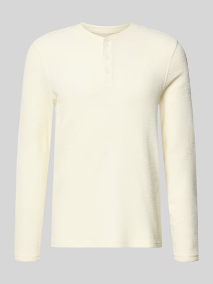 Produktfoto, Regular Fit Longsleeve mit Knopfleiste von MCNEAL im elastischen Baumwoll-Mix, helles Strukturmuster, Rundhalsausschnitt.