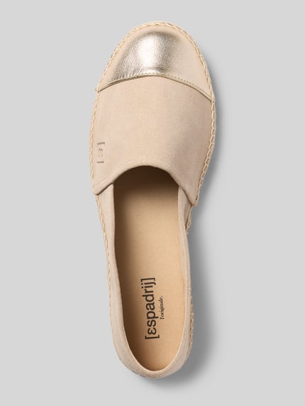 Productfoto, Espadrilles met logo-reliëf model 'Classic Cap 3' van Espadrij, beige gecoat leer, afgeronde vorm, gestructureerde zool, metallic neus, hakhoogte 2 cm, schachthoogte 6 cm, schachtwijdte 15 cm