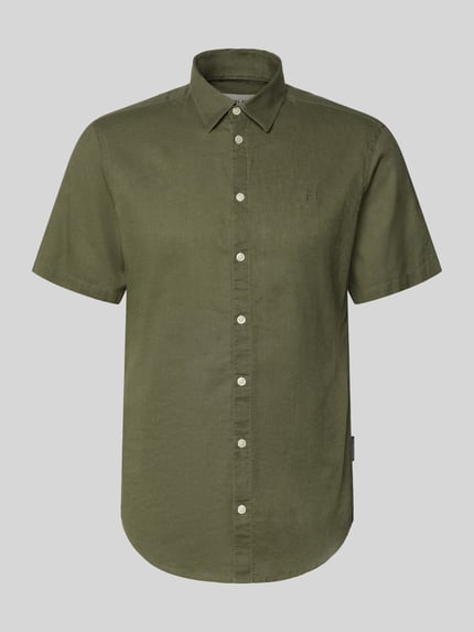 Produktfoto, Slim Fit Freizeithemd aus Leinen-Baumwoll-Mix Modell 'AKSEL' von Casual Friday in Olivgrün, glatte Textur, Kentkragen, Label-Stitching, Knopfleiste, Rückenlänge 78 cm, Schulterbreite 45 cm, Ärmellänge 27 cm, Herren, für Casual-Styles