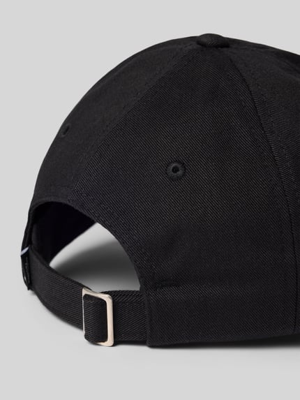 Produktfoto, schwarze Base Cap aus Baumwoll-Mix Modell 'Norm' von The North Face, sichtbarer Strapback Verschluss, Struktur fein gewebt