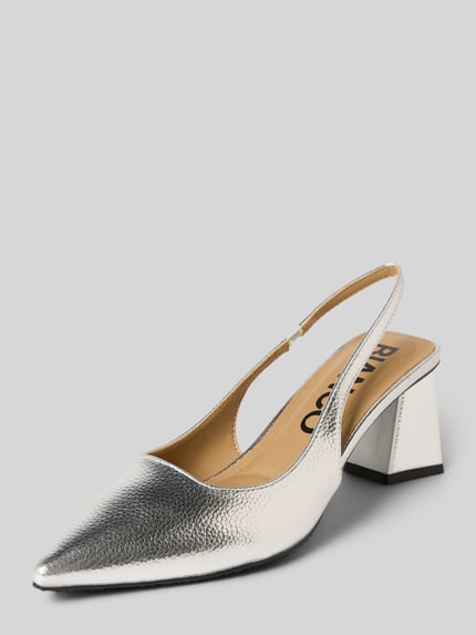 Produktfoto, Pumps mit Strukturmuster von BIANCO in Silber mit spitzer Passform, offener Ferse, glatter Sohle und 6 cm Absatzhöhe