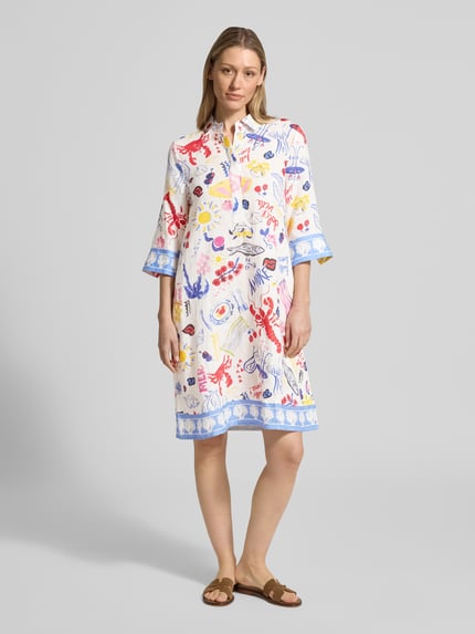 Kobiece modelka nosi kolorowe, białe knielanges Hemdkleid aus Leinen mit Hemdblusenkragen von Christian Berg Woman, prosty krój, długość do kolan, z ukrytym zapięciem i rękawem 3/4, tekstura lniana, Szerokość w rozmiarze 36: 44 cm, długość tyłu: 97 cm, długość rękawa: 41 cm, pełny widok z przodu.