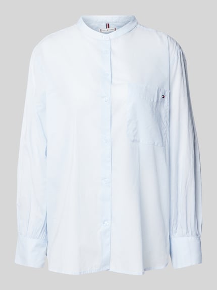 Tommy Hilfiger Bluzka koszulowa o kroju easy fit z kieszenią na piersi model ‘COTTON VOILE’ Jasnoniebieski 2