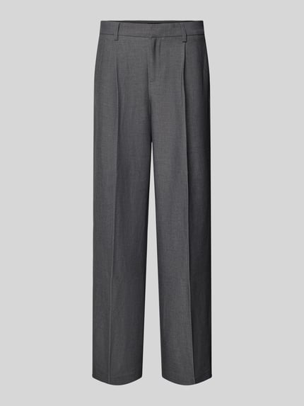 Produktfoto, Wide Fit Stoffhose mit Viskose-Anteil von Gina Tricot in Grau, elastischer Material-Mix, Bügelfalten, Gesäßtaschen, Vorderansicht