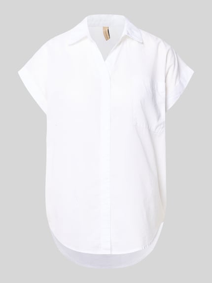 Produktfoto, Relaxed Fit Bluse mit Brusttasche Modell 'DORA' von Soyaconcept in Weiß aus reiner Baumwolle mit Hemdblusenkragen und Kappärmel