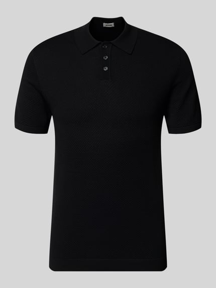 Produktfoto, schwarzes Slim Fit Poloshirt Modell 'Triton' von Drykorn aus Reine Baumwolle, Polokragen, Kurzärmelig, Strukturmuster.