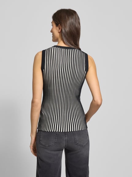 Vrouwenmodel draagt Stricktop aus Viskose-Mix mit Zierknöpfen van LIU JO SPORT, zwart-wit gestreept, slim fit, ribstructuur, rugaanzicht