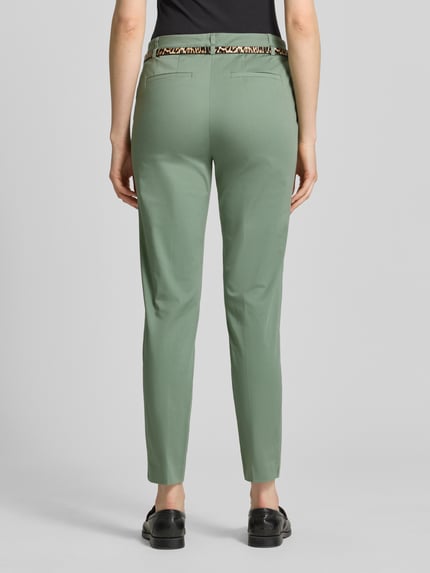 Christian Berg Woman Slim Fit Hose in verkürzter Passform mit Gürtel Schilf 5