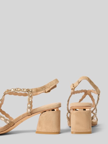 Productfoto, Sandalette met decoratieve steentjes van ALMA EN PENA, riem met doornsluiting, blokhak, beige tinten, hakhoogte 7 cm.