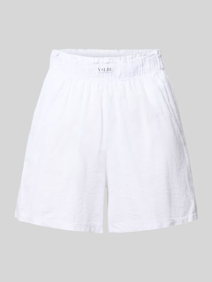 Produktfoto, Regular Fit Stoffshorts aus Leinen-Baumwoll-Mix Modell 'MILLIE' von VILLA SOPHIE in Weiß mit elastischem Bund und glatter Struktur.