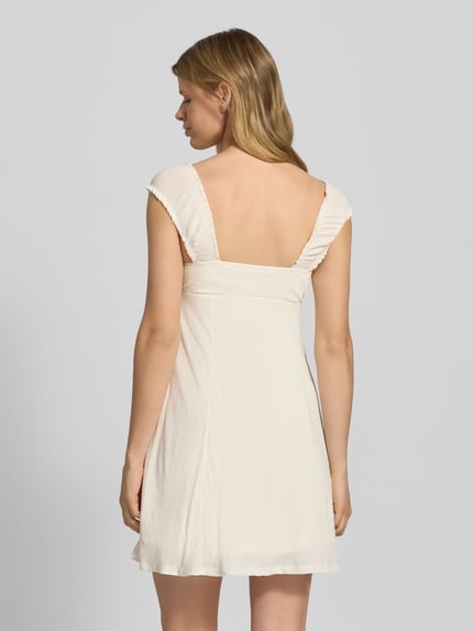 ONLY Tailliertes Minikleid mit Raffung Modell 'HELDA' Offwhite 5