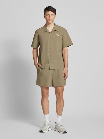 PUMA Performance Freizeithemd mit Label-Stitching Khaki 1