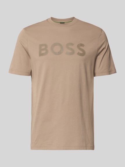 Produktfoto, beżowy męski t-shirt z dużym logo BOSS z przodu, bawełniana gładka tekstura, Regular Fit T-Shirt aus reiner Baumwolle Modell 'TS_STRUCTURE LOGO 1027473' von BOSS Green