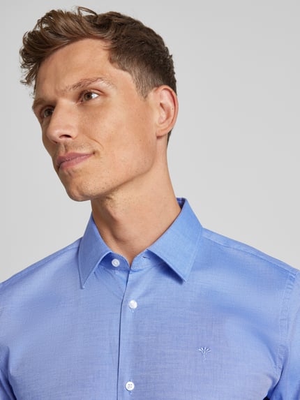 JOOP! COLLECTION Koszula biznesowa męska JOOP! Collection;Mieszanka bawełny z dodatkiem streczu;Krój slim fit;Model ‘Pierce’;Kołnierzyk typu kent;Listwa guzikowa na całej długości;Sportowe mankiety;Długość tyłu w rozmiarze 40: 76 cm;Szerokość ramion w rozmiarze 40: 45 cm;Długość rękawa w rozmiarze 40: 68 cm Niebieski 3