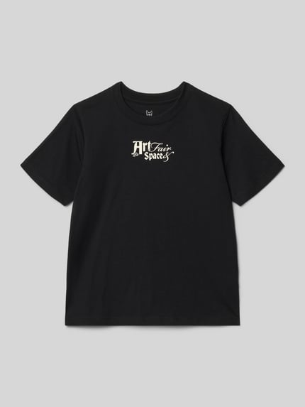 Produktfoto, T-Shirt mit Motiv-Print von Jack & Jones in Schwarz, gerader Schnitt, Rundhalsausschnitt, reine Baumwolle, dezenter Print auf der Brust.