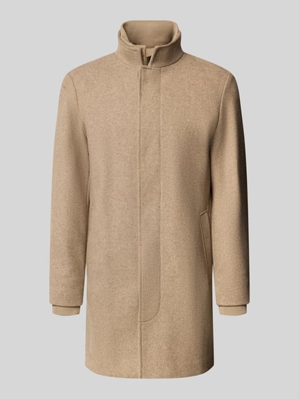 Produktfoto, beżowy płaszcz z mieszanki materiałów z dodatkiem wełny, stójka, zamek błyskawiczny, krój regular fit, Model 'MELTON' od JACK & JONES premium, długość tyłu w rozmiarze M: 92 cm, szerokość ramion w rozmiarze M: 47 cm, szerokość w rozmiarze M: 56 cm, długość rękawów w rozmiarze M: 66 cm
