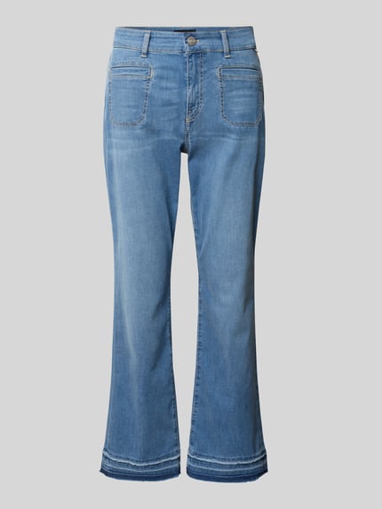 Produktfoto, Straight Leg Jeans mit Fransensaum von Marc Cain, mieszanka bawełny i lyocellu, krój straight fit, wpuszczane kieszenie, zapięcie na guzik i zamek błyskawiczny, kieszenie z tyłu, frędzle na dole, szerokość w rozmiarze 36: 37 cm, długość wewnętrzna nogawki w rozmiarze 36: 70 cm, jasnoniebieski kolor, delikatna tekstura jeansu
