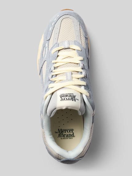 Produktfoto, Sneaker aus Leder-Textil-Mix Modell 'The Re-Run Vintage' von The Mercer in Beige und Grau, abgerundete Spitze, Schnürung, 4 cm Absatzhöhe, 9 cm Schafthöhe, 8 cm Schaftweite, strukturierte Textur, Draufsicht