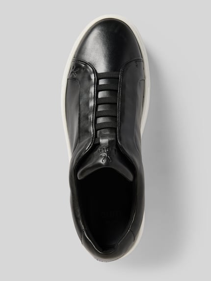Produktfoto, Slip-on-Sneaker aus Leder Modell 'METRO' von Lloyd, schwarzes Glattleder, abgerundete Spitze, Gummisohle, Nahaufnahme Oberseite