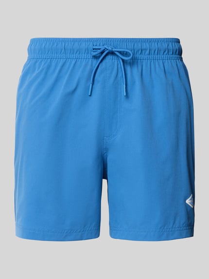 Produktfoto, gerade geschnittene blaue Badeshorts mit Logo-Detail und elastischem Bund mit Tunnelzug, Straight Fit Badeshorts mit Logo-Detail Modell 'Maui' von Jack & Jones, Herren Badeshorts