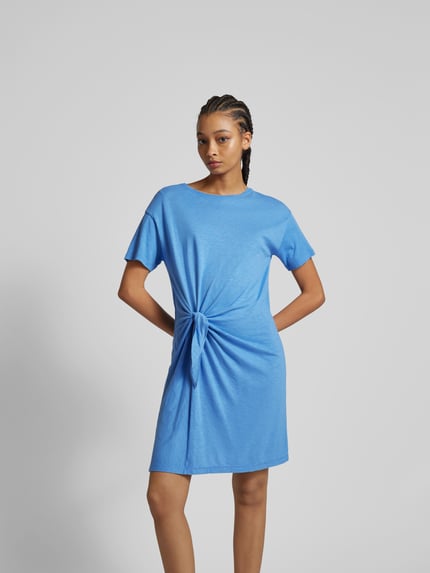 Juvia t-shirtjurk met knoopdetail Bleu - 4