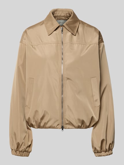 Productfoto, beige Bomberjacke mit Eingrifftaschen Modell 'Dande' van Neo Noir, losjes fit, Kentkraag, tweewegritssluiting, elastische boorden, gladde textuur