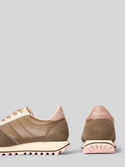 Produktfoto, Sneaker aus Leder-Mix mit Logo-Patch Modell 'Millen' von Blauer USA, dames, afgeronde pasvorm, profielzool, vetersluiting, beige en bruin, logopatch, hakhoogte maat 40: 3 cm, schachthoogte 9 cm, schachtbreedte 8 cm