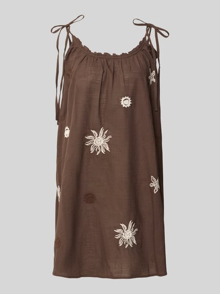 Produktfoto, Minikleid mit Stitchings von Jake*s Casual in Braun aus reiner Baumwolle, gerader Schnitt, Stick-Details, Träger mit Schnürung