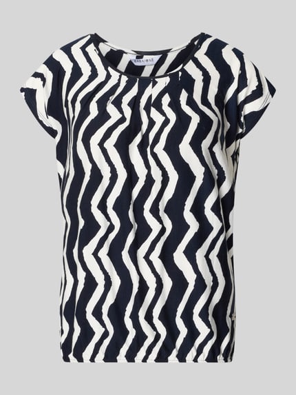 Produktfoto, Relaxed Fit T-Shirt aus Viskose-Mix Modell 'Minou' von ZABAIONE, mix van viscose en elastaan, zwart-wit zigzag motief, ronde hals, plooien, elastische band, Dames t-shirt, Ruglengte bij maat S: 54 cm