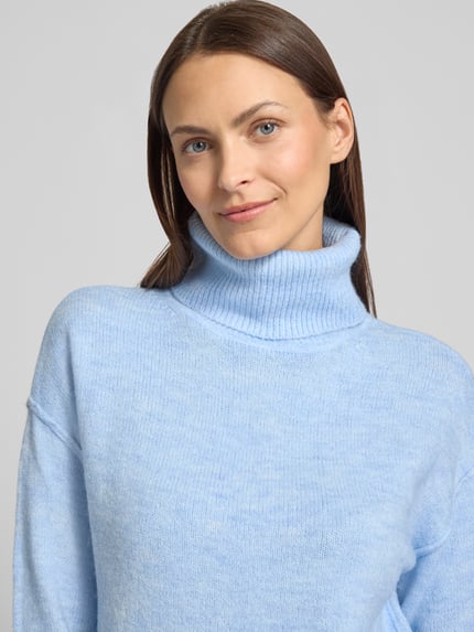 Christian Berg Woman Relaxed Fit Rollkragenpullover in Strick-Optik Hellblau 3