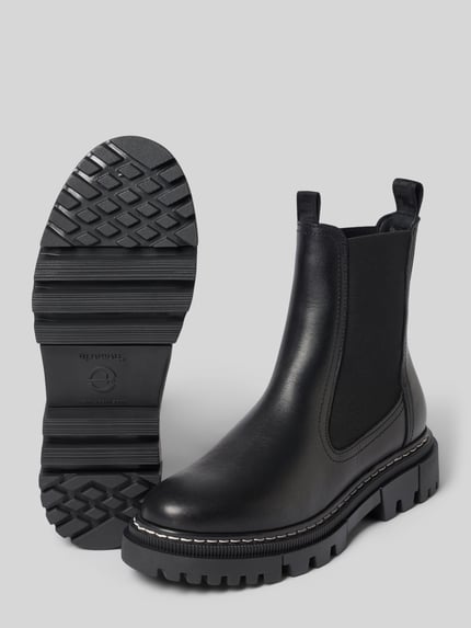 Produktfoto, schwarze Chelseas aus echtem Rindsleder von Tamaris, glatte Struktur, markante Profilsohle, Damen Chelseas von Tamaris