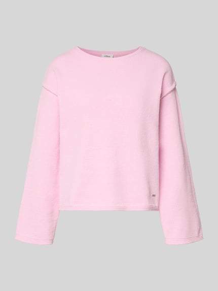 Produktfoto, Regular Fit Strickpullover aus besonders weichem Material von s.Oliver RED LABEL in effen lichtroze rippbreisel, ronde hals, korte mouwen, metalen label-appliqué, zachte textuur.