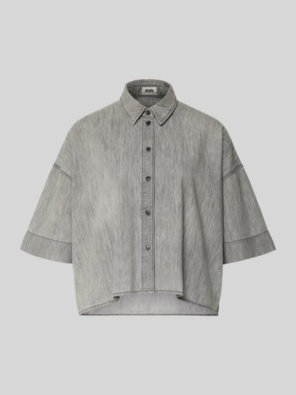 Produktfoto, Boxy Fit Jeanshemd mit überschnittenen Schultern Modell 'YARIKA' von Drykorn, czysta bawełna, krój boxy fit, kołnierz koszulowy, zapięcie na guziki, długość tyłu 53 cm w rozmiarze 36, długość rękawa 22 cm w rozmiarze 36, jasnoszary denim, widoczna struktura materiału