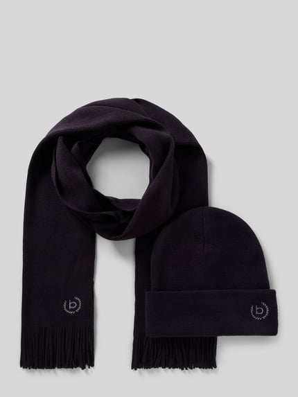 Produktfoto, Set aus Schal und Mütze mit Geschenkbox von bugatti, dunkel in Farbe, klassischer Stil mit Fransen und Label-Stitchings, Geschenkset