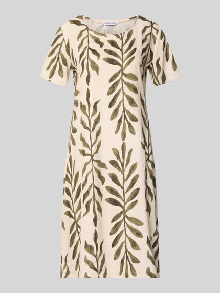 Produktfoto, Relaxed Fit Kleid aus Viskose-Mix Modell 'Tara' von ZABAIONE, mieszanka wiskozy, krój relaxed fit, okrągły dekolt, z krótkim rękawem, długość tyłu w rozmiarze S: 96 cm, szerokość w rozmiarze S: 49 cm, długość rękawów w rozmiarze S: 21 cm, beżowy z oliwkowym wzorem liści, struktura gładka